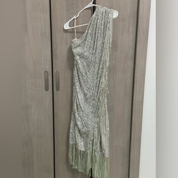 Badgley Mischka Dresses & Skirts - Badgley Mischka
Fringed Sequin One-Shoulder Dress